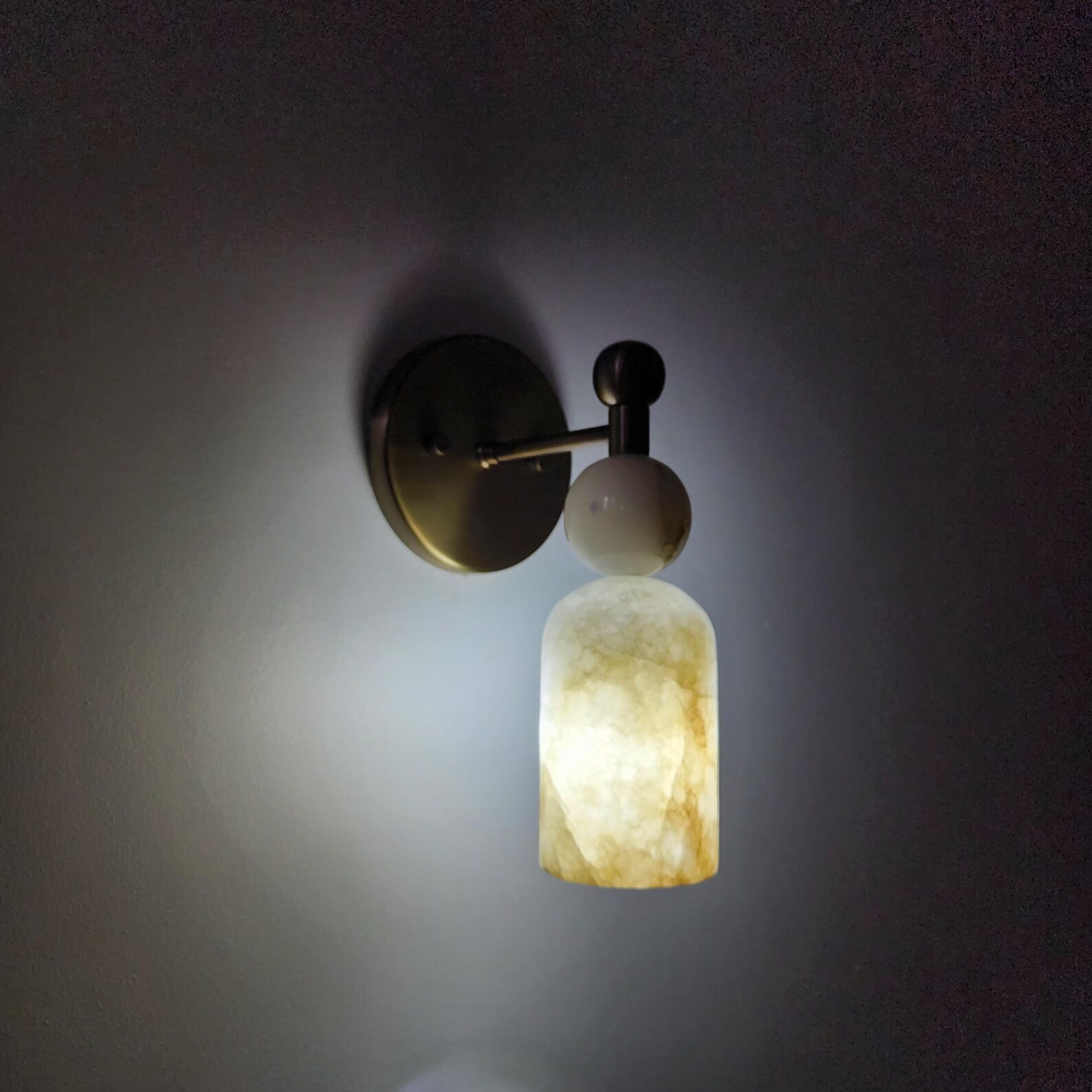 Handcrafted Alabaster Marble Wall Sconce Mid-Century Brass Light — photo 1