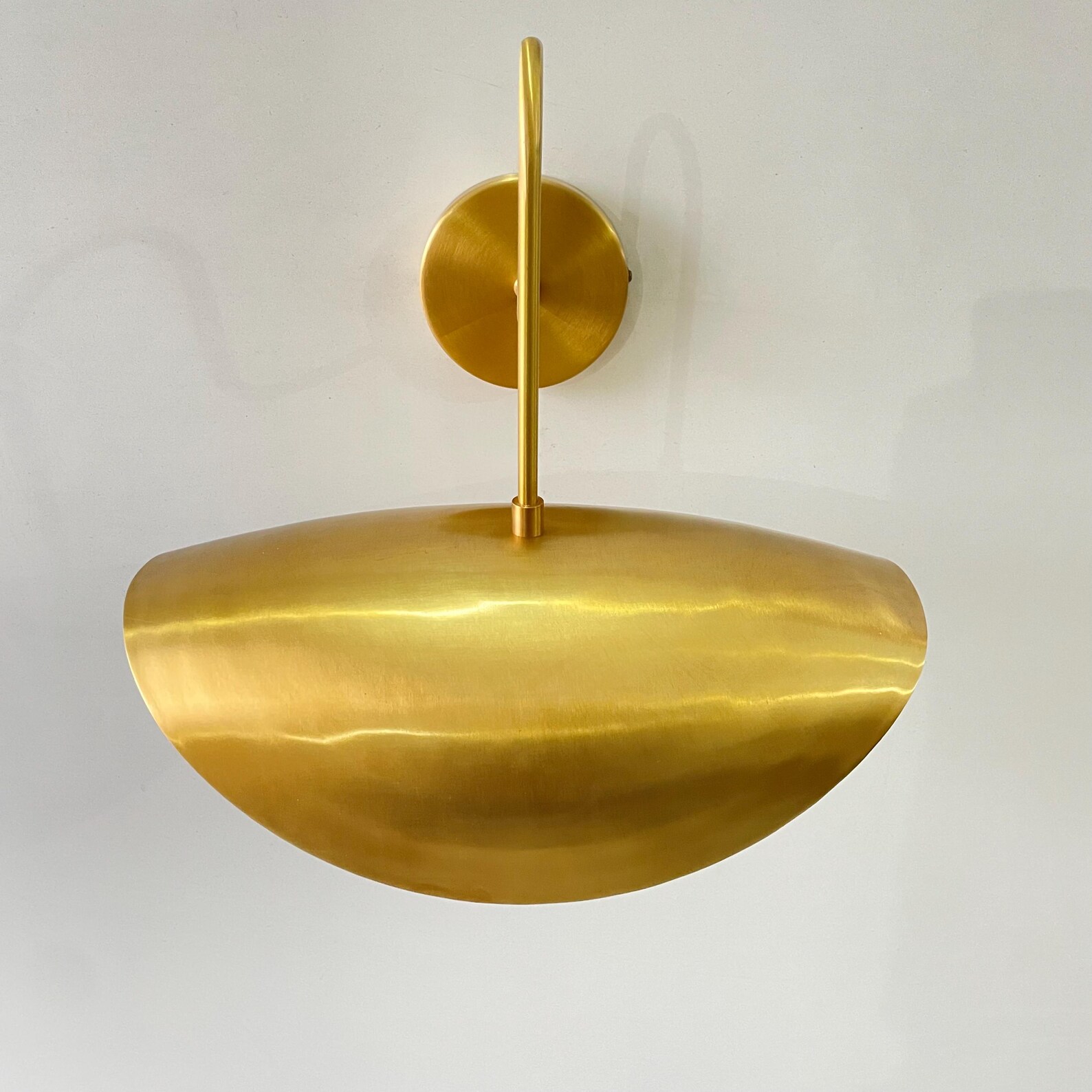 Elegant Handcrafted Raw Brass Wall Sconce Handmade Vintage-Inspired Light Fixture — photo 1