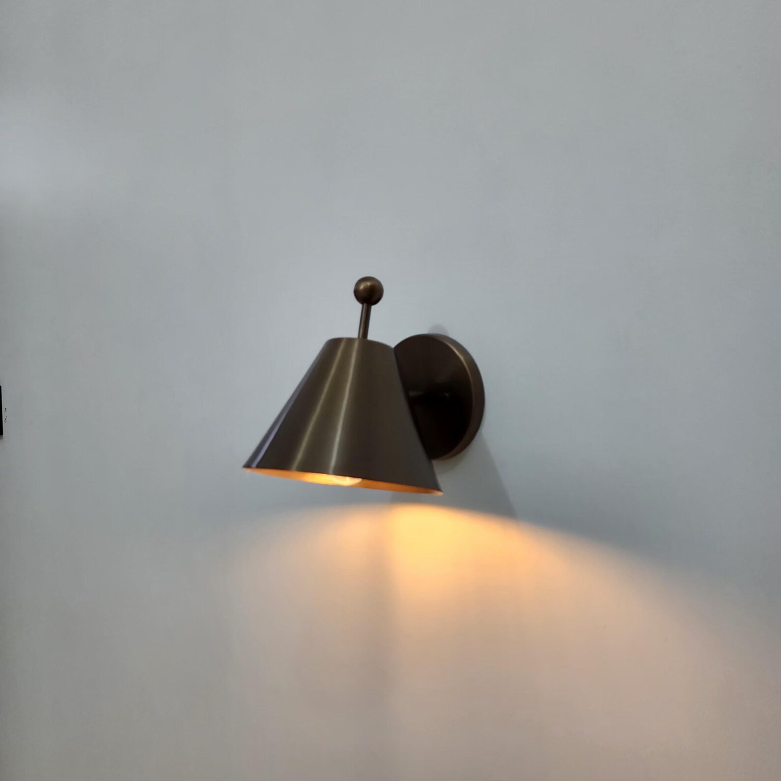 Handmade Brass Wall Sconce — Elegant Accent Lighting — photo 1