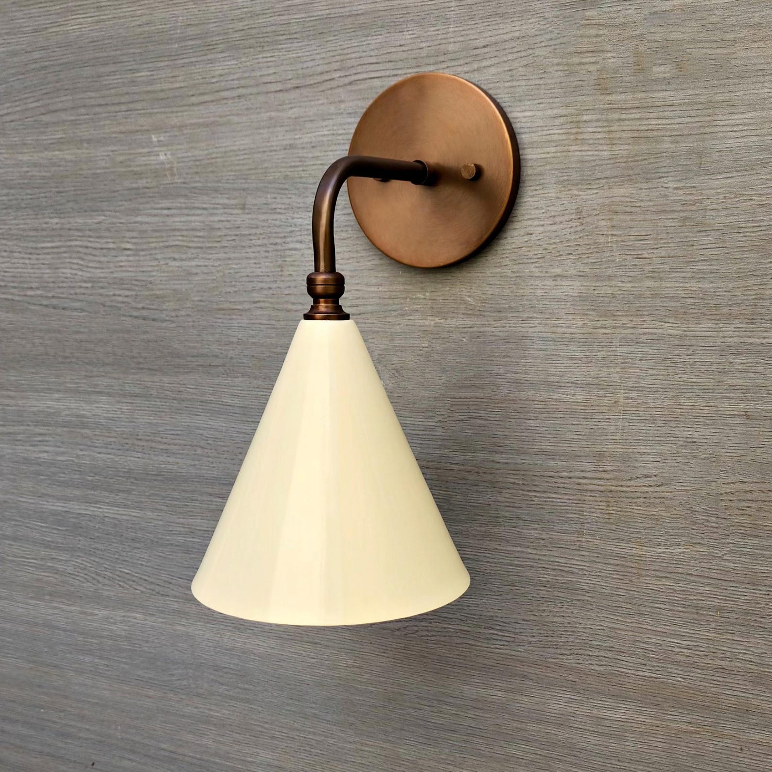 Handcrafted Single Light Mid-Century brass Wall Lamp Timeless Elegance — photo 1